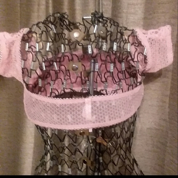Victoria's Secret bandue bra. - Picture 3 of 7
